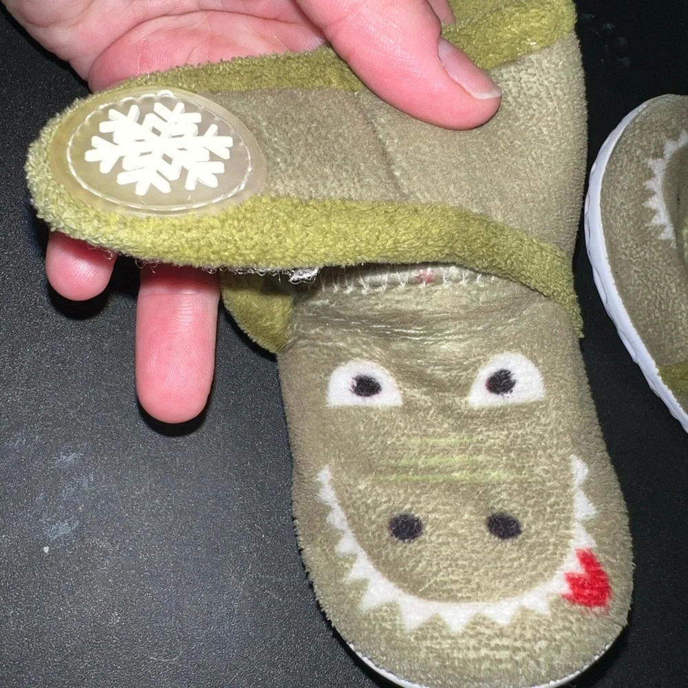 Green‎ Dinosaur toddler Shoes 3.5-4.5 slippers toddler size 3 1/2, 3.5